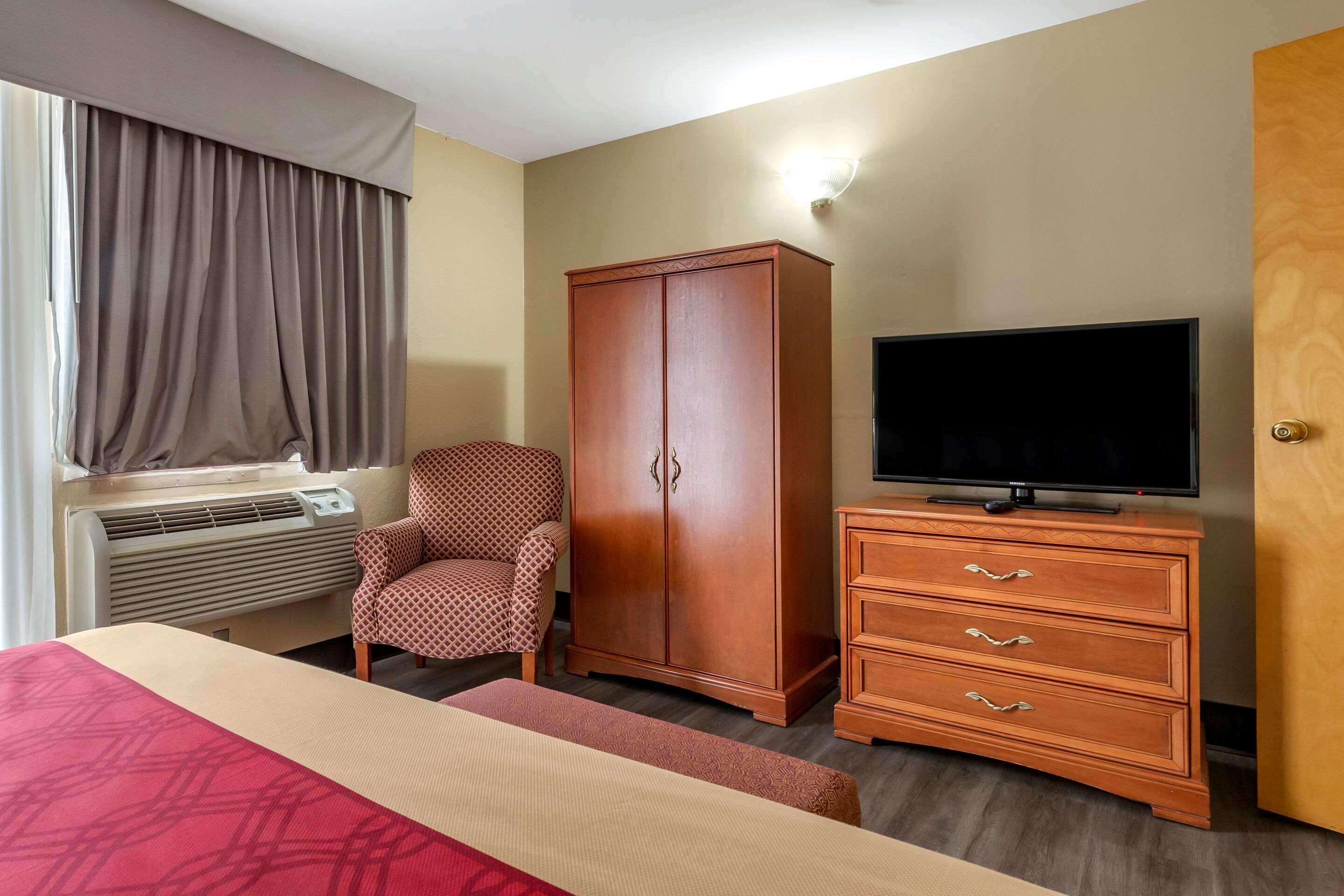 Econo Lodge & Suites Southern Pines Extérieur photo