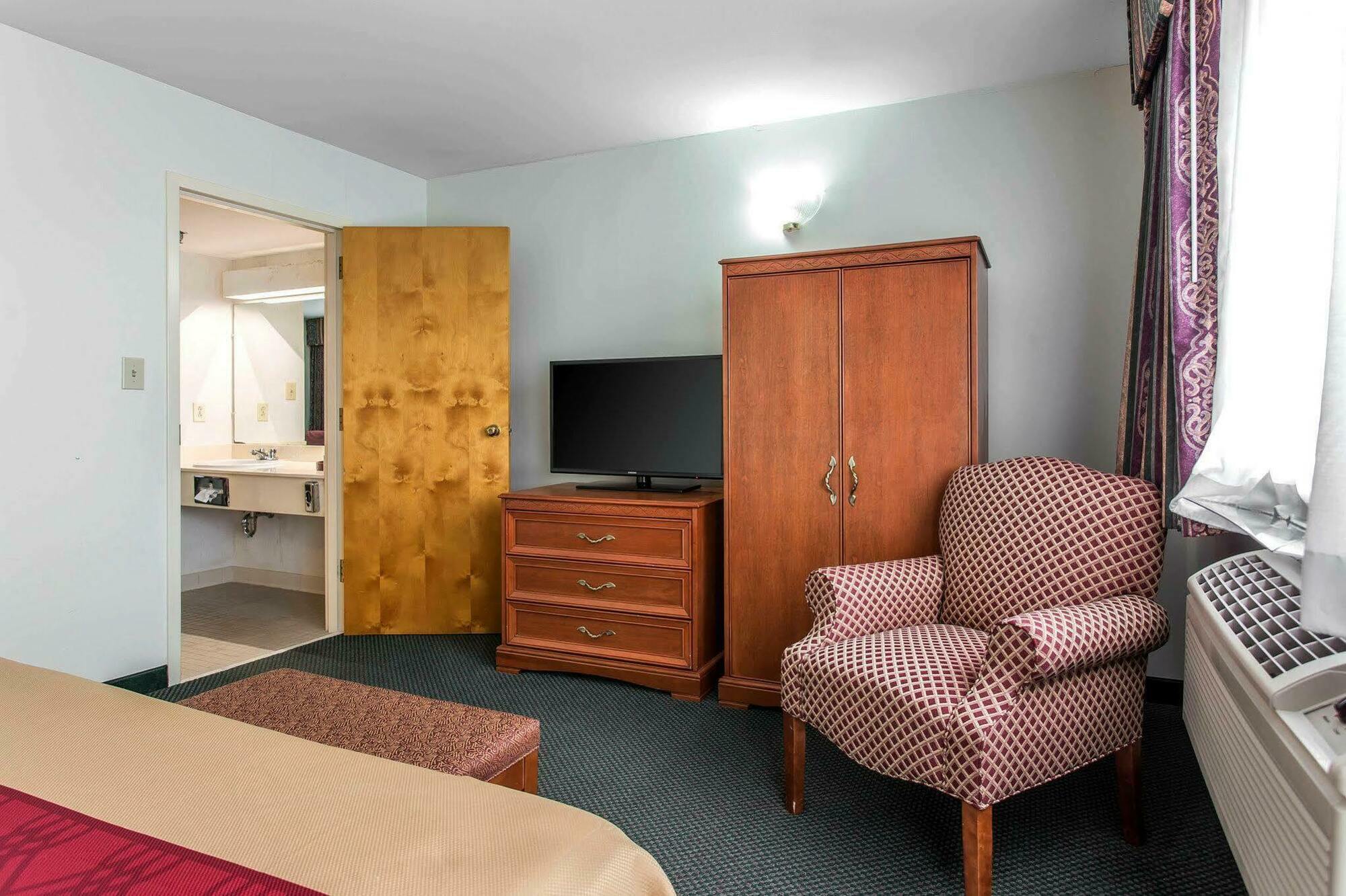 Econo Lodge & Suites Southern Pines Extérieur photo